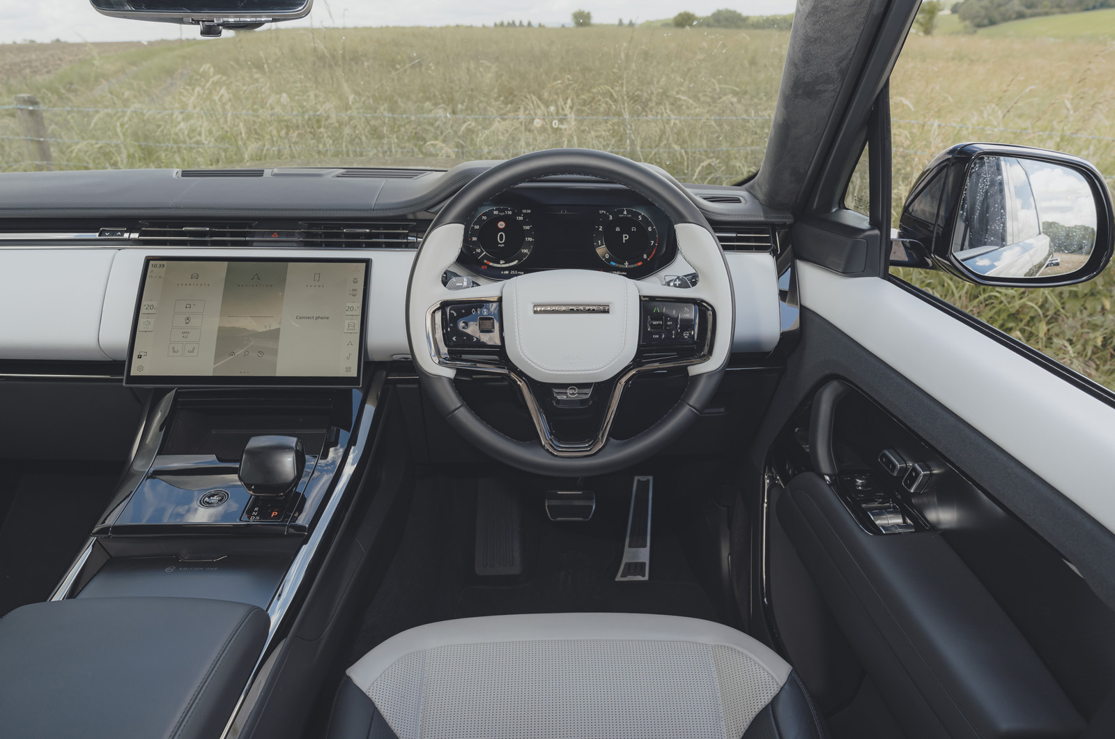 Range Rover Sport SV 2024 interior dash