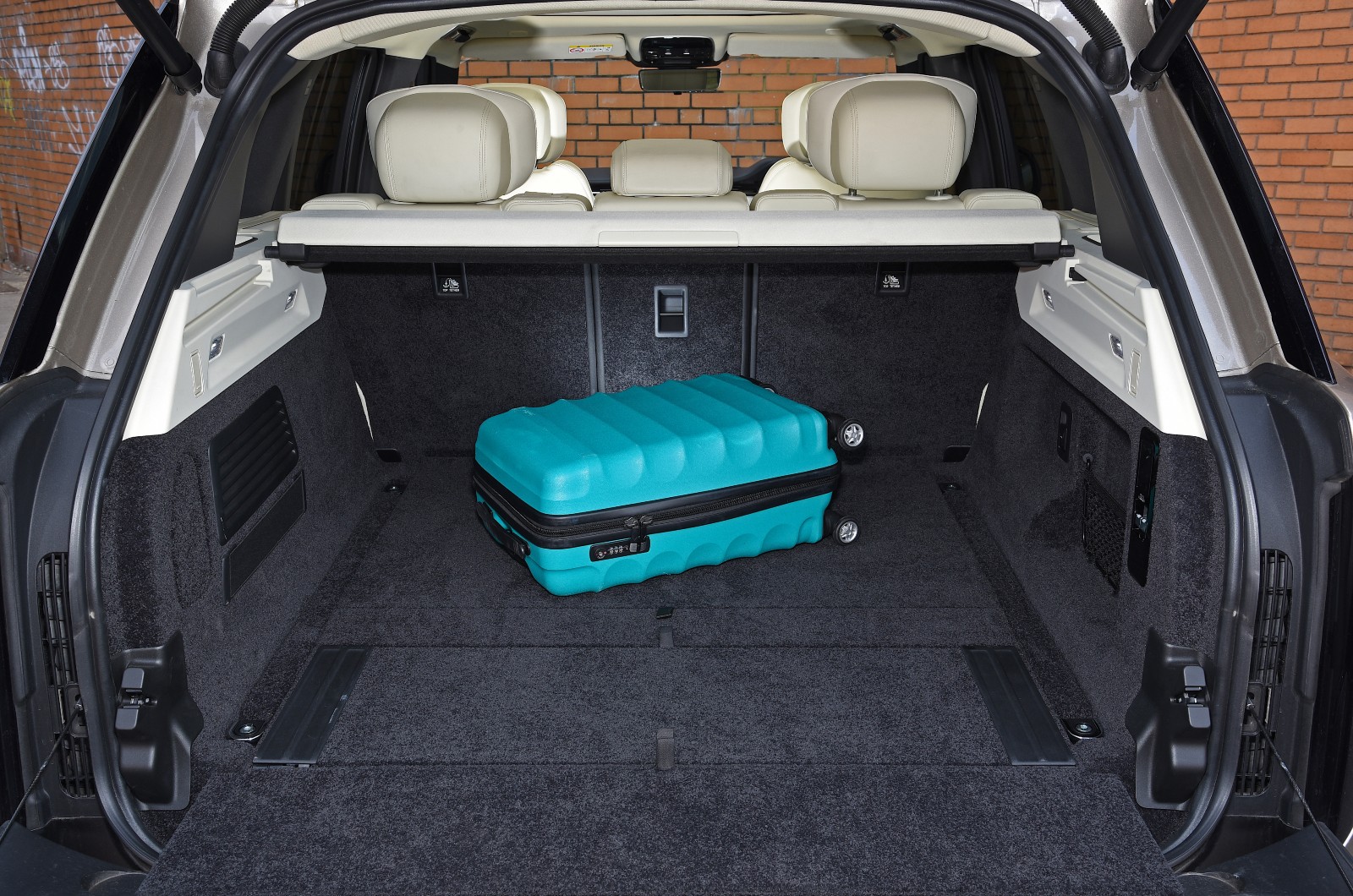 New Range Rover boot space
