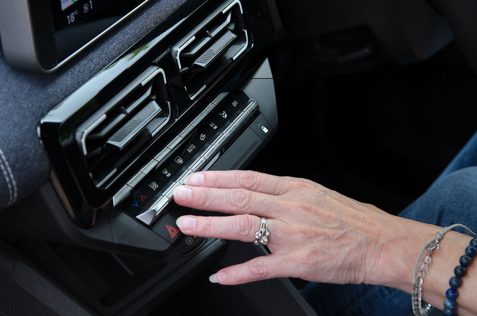 Renault-5-long-termer-heating-controls