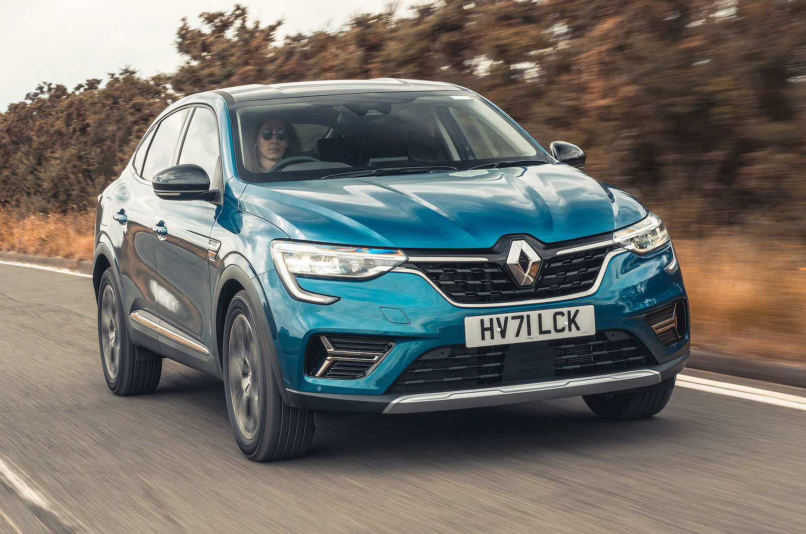 Renault Arkana front right tracking