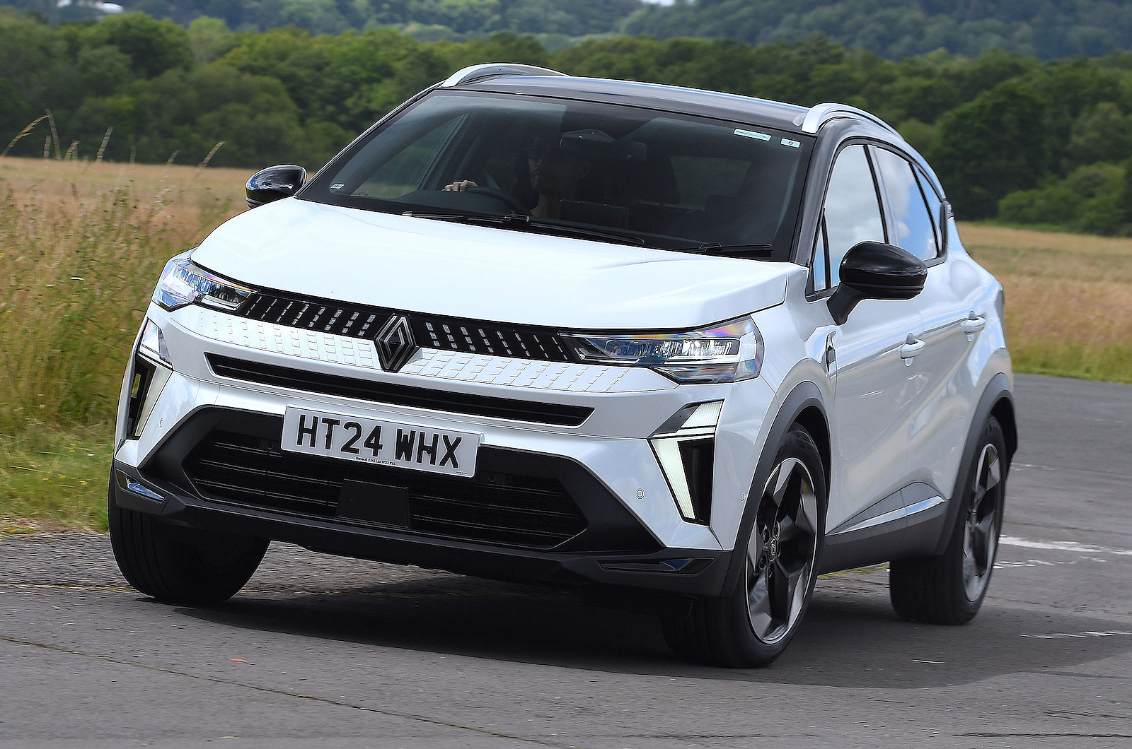 Renault Captur front cornering