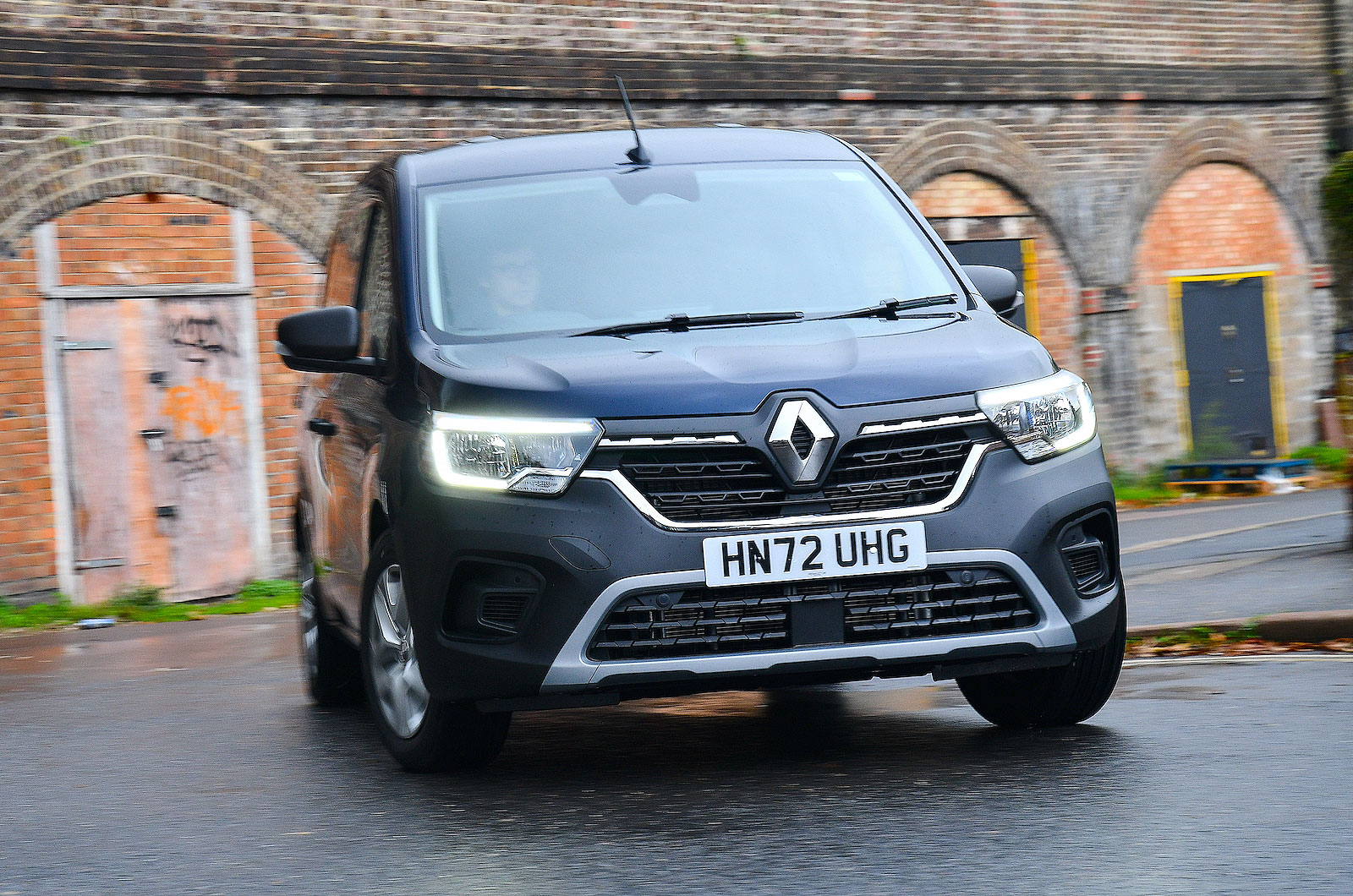 Renault Kangoo front cornering