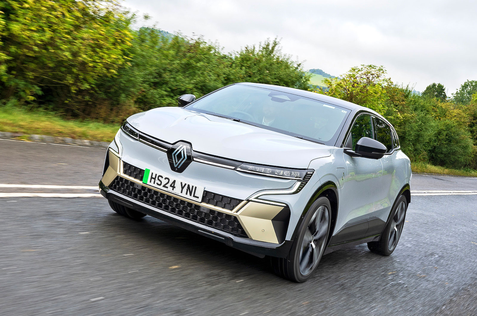 Renault Megane E-Tech front left driving