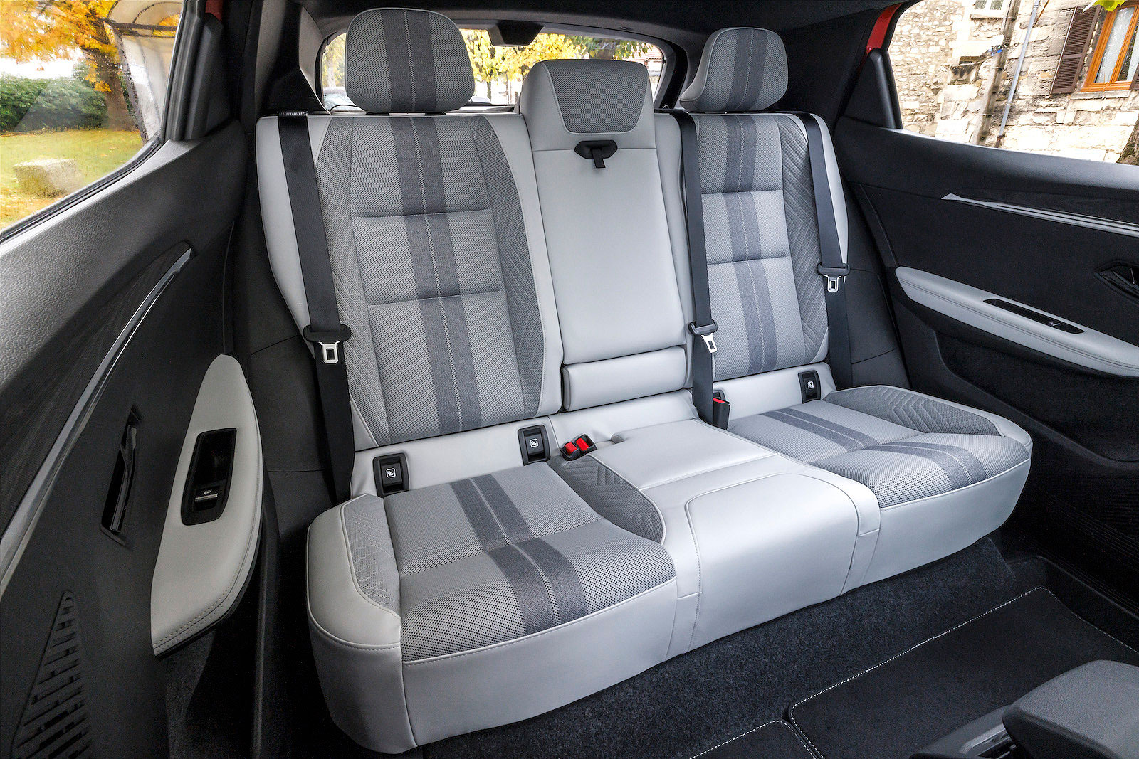 Renault Scenic E-Tech interior back seats