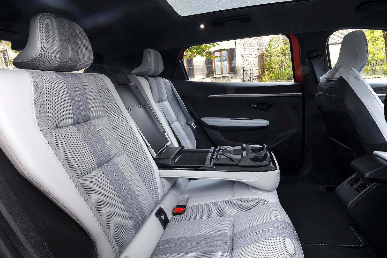 Renault Scenic E-Tech interior back seats