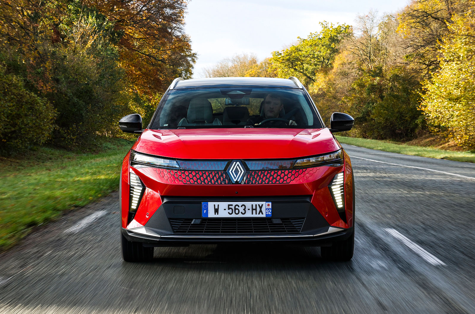 Renault Scenic E-Tech front driving