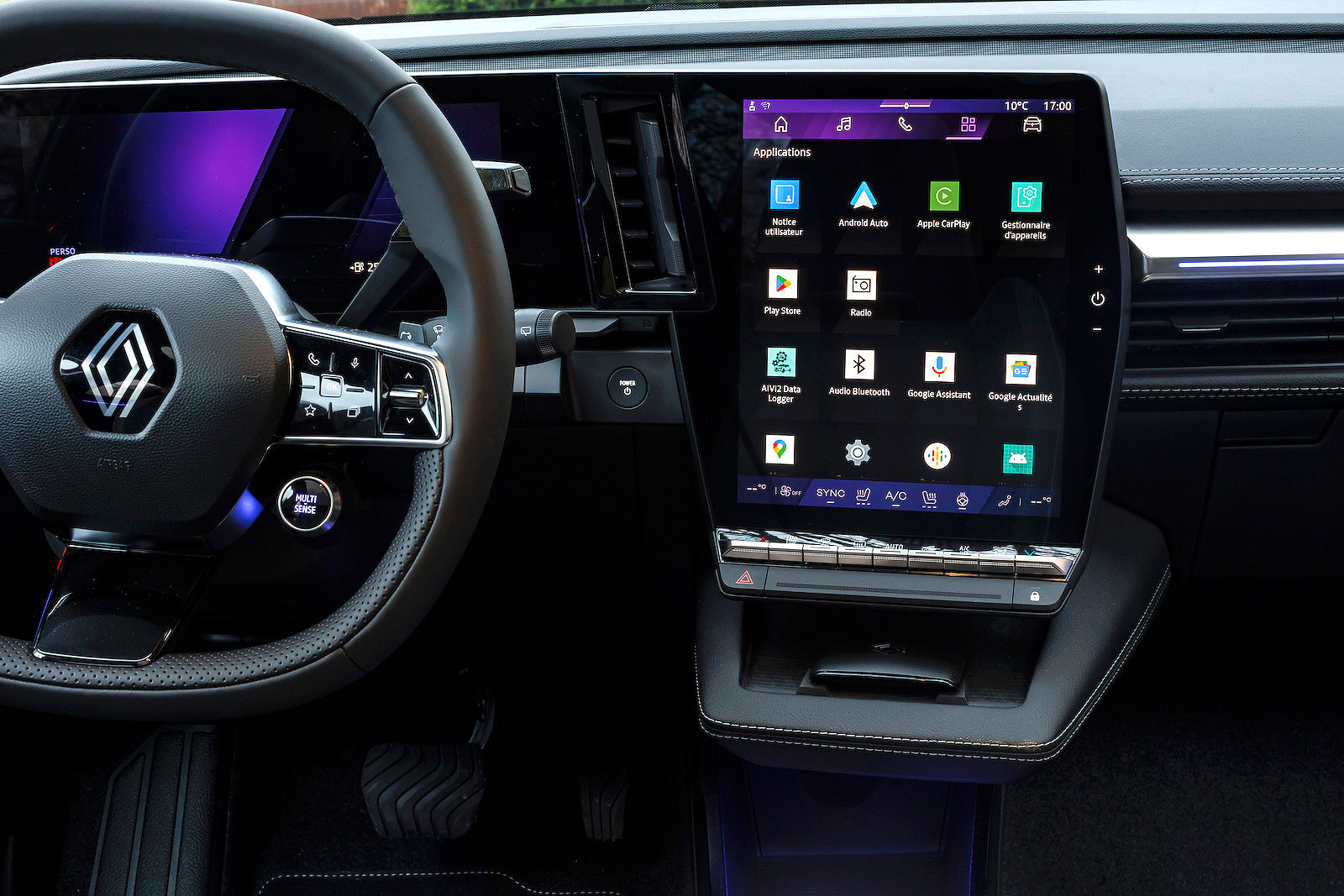 Renault Scenic E-Tech interior infotainment
