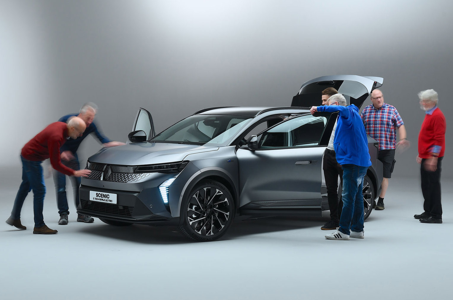 Renault Scenic E-Tech reader test team