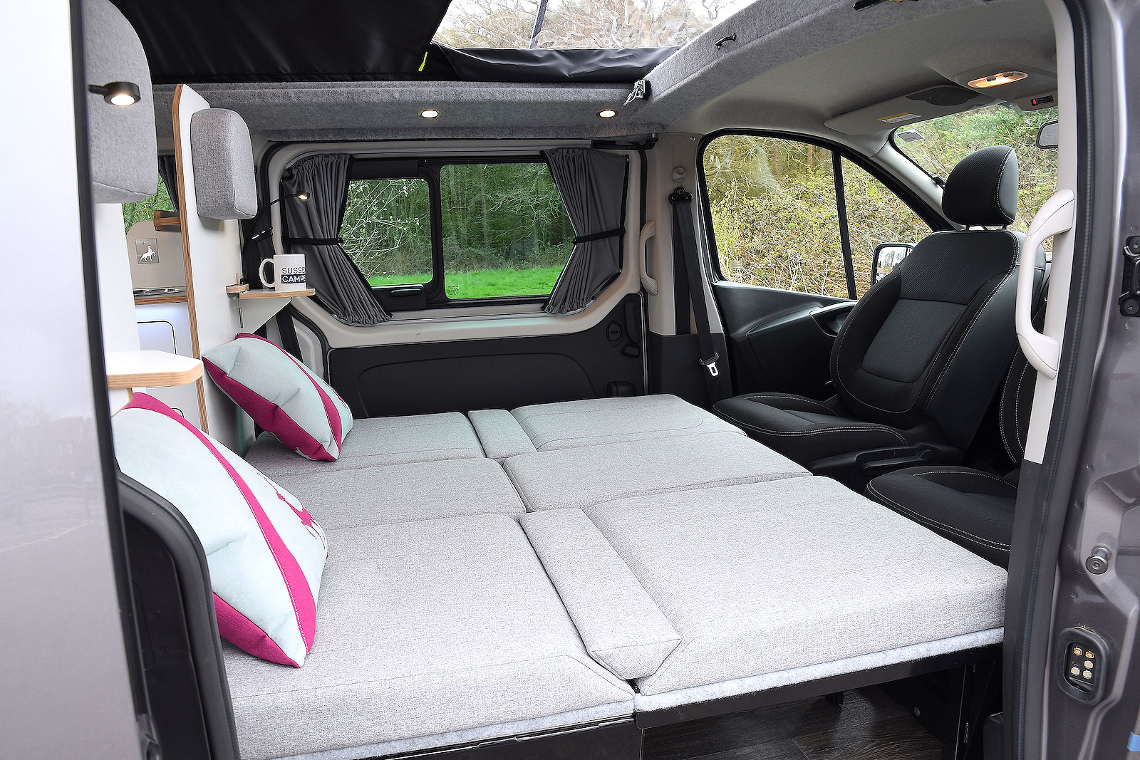 Renault Trafic Paradise interior bed
