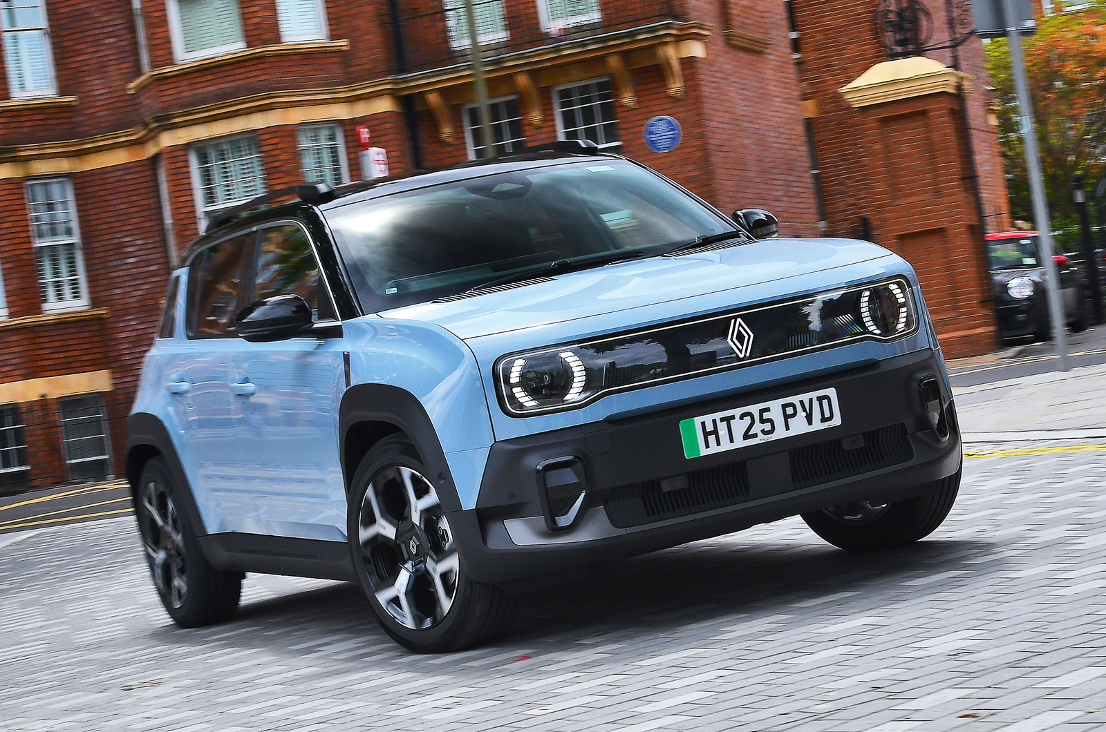 Renault 4 front cornering