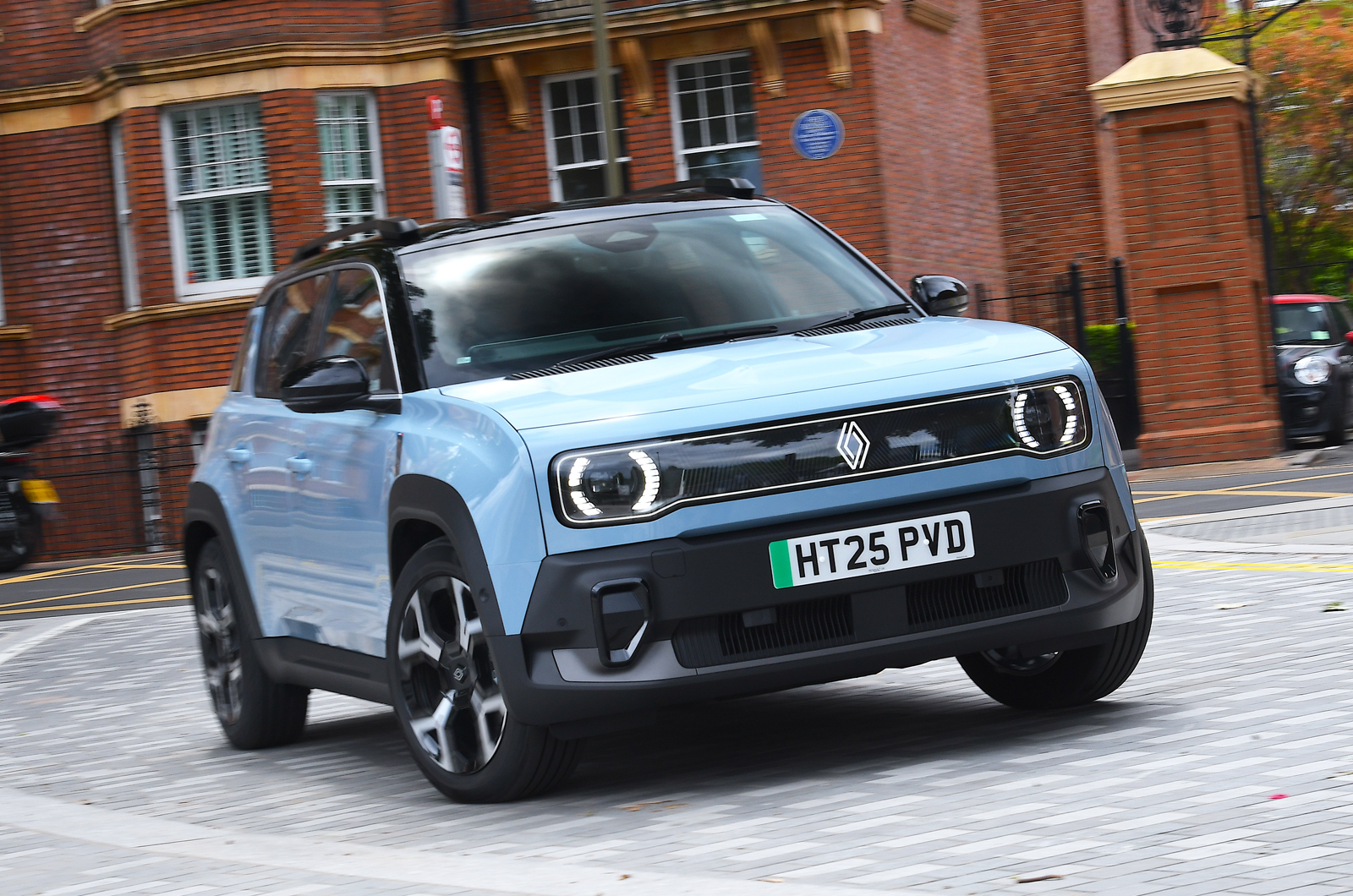 renault_4_front_cornering