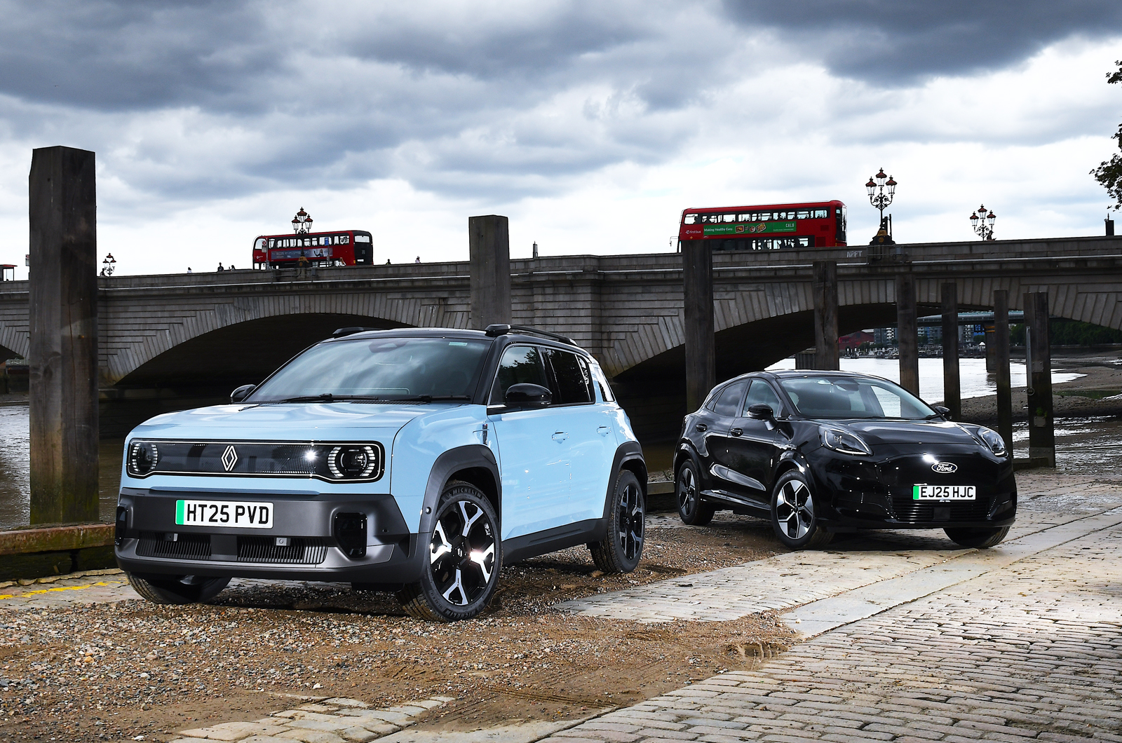 Renault 4 vs Ford Puma Gen-E fronts