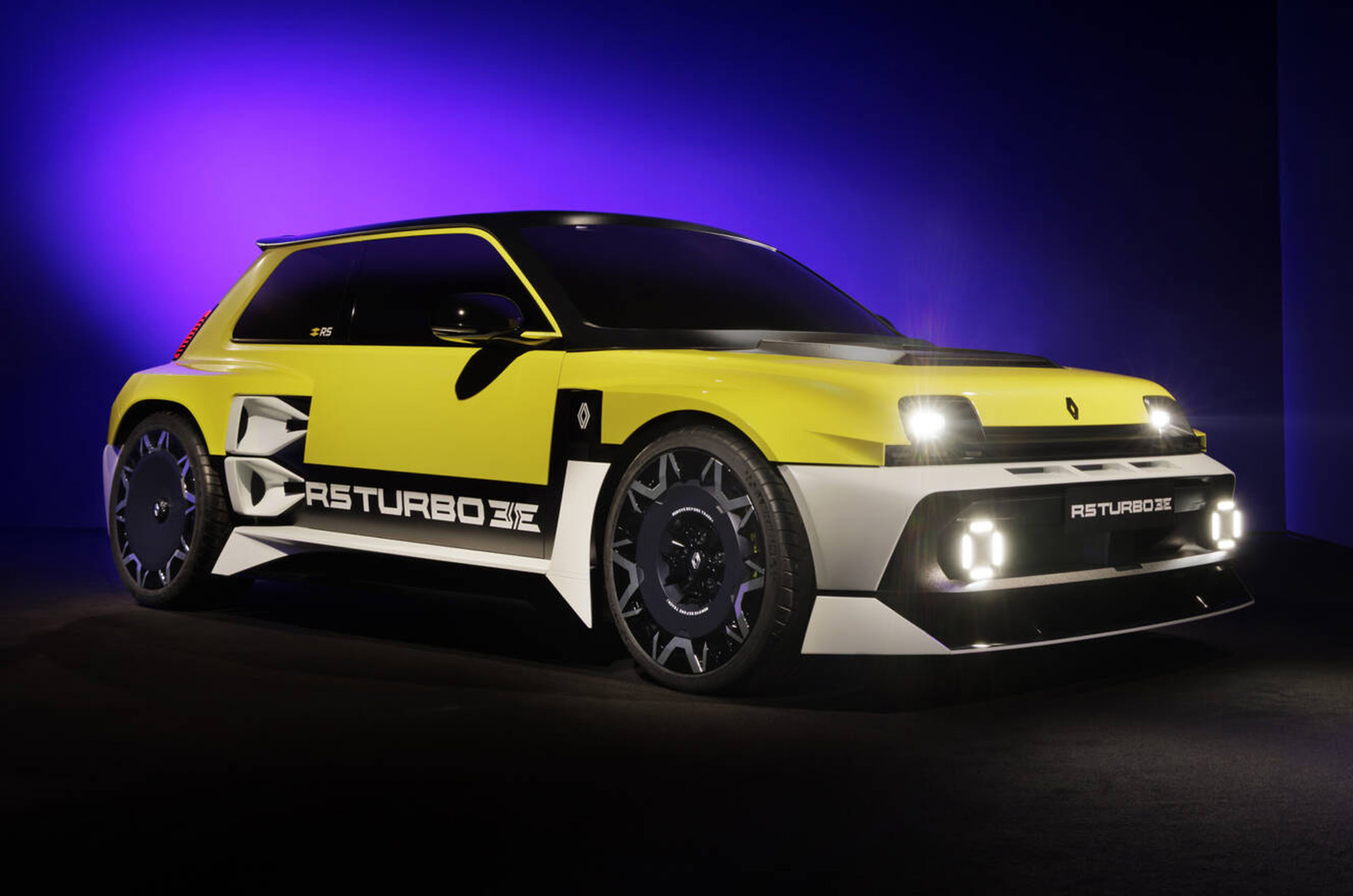 Renault 5 Turbo 3E front three quarters static