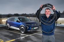 renault_scenic_circle_with_charging_cable