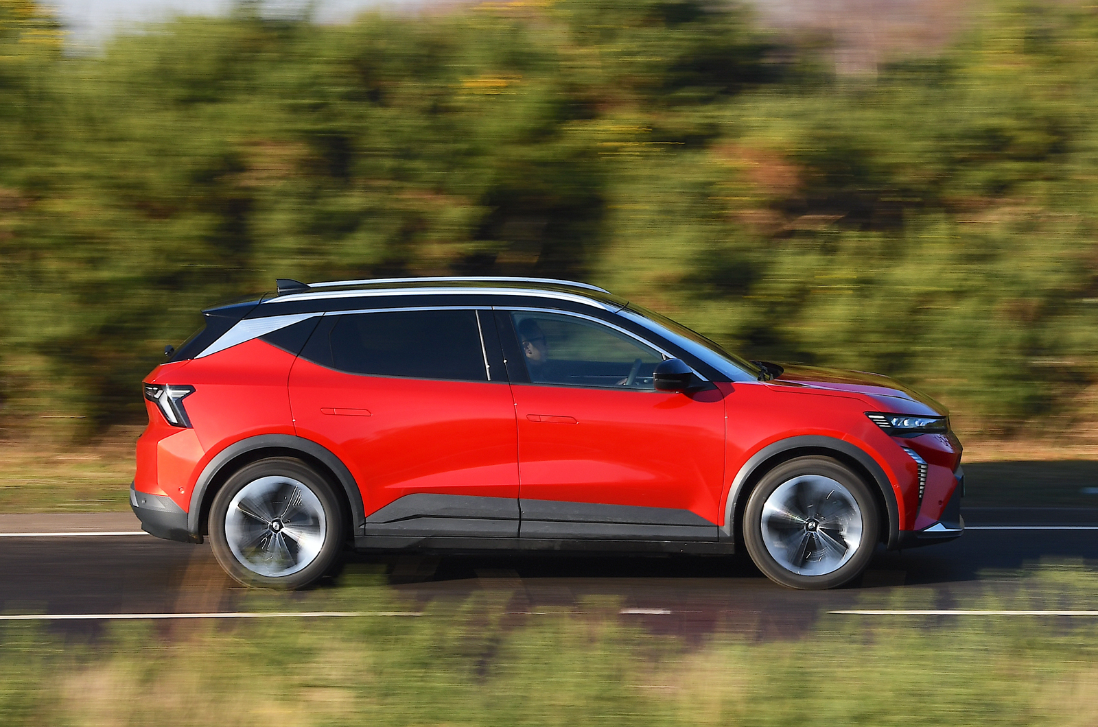 Renault Scenic side driving