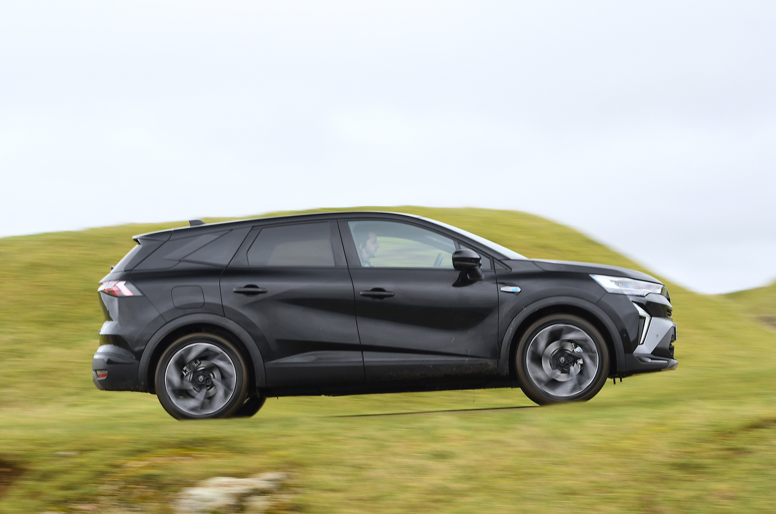 Renault Symbioz side driving