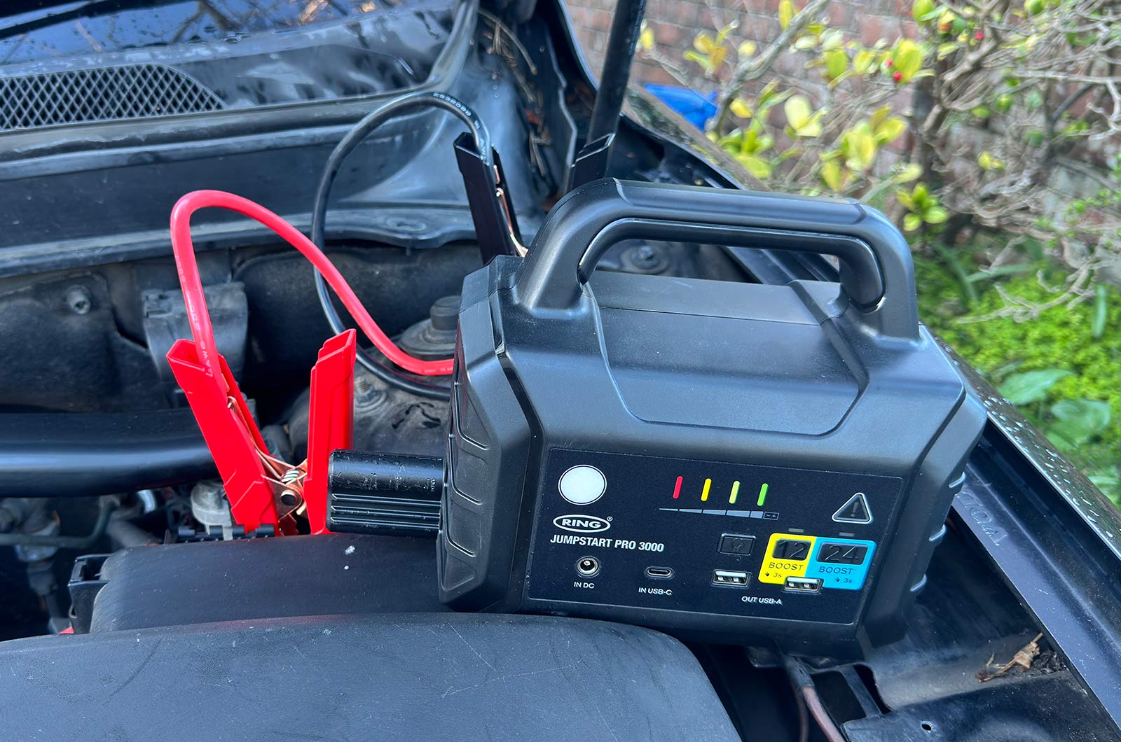 Ring Jumpstart Pro 3000 RJST3000 connected