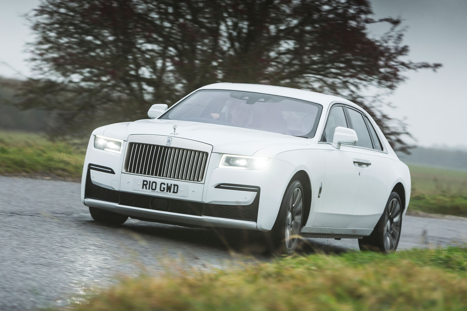 Rolls-Royce Ghost 2021 front cornering