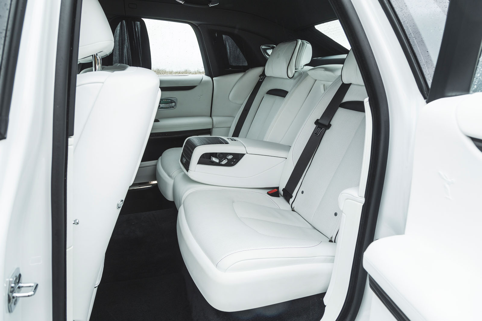 Rolls-Royce Ghost 2021 rear seats