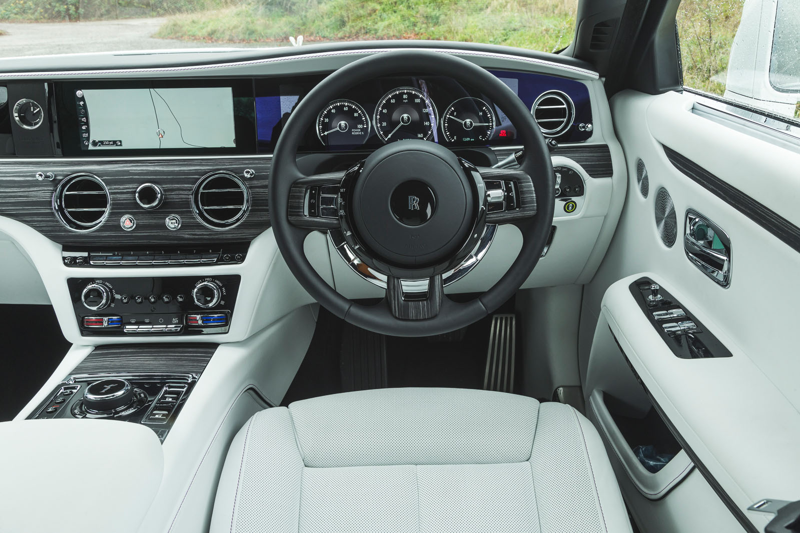 Rolls-Royce Ghost 2021 dashboard