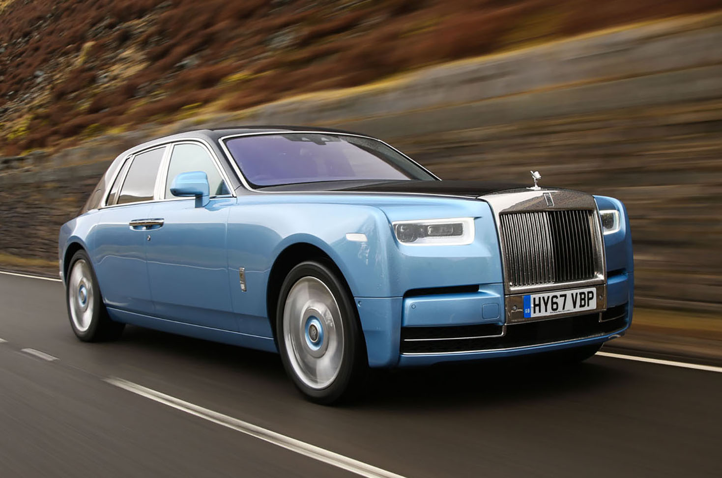 Rolls-Royce Phantom front - sky blue