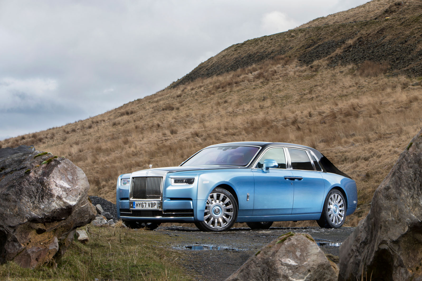 Rolls-Royce Phantom 2018 front left exterior