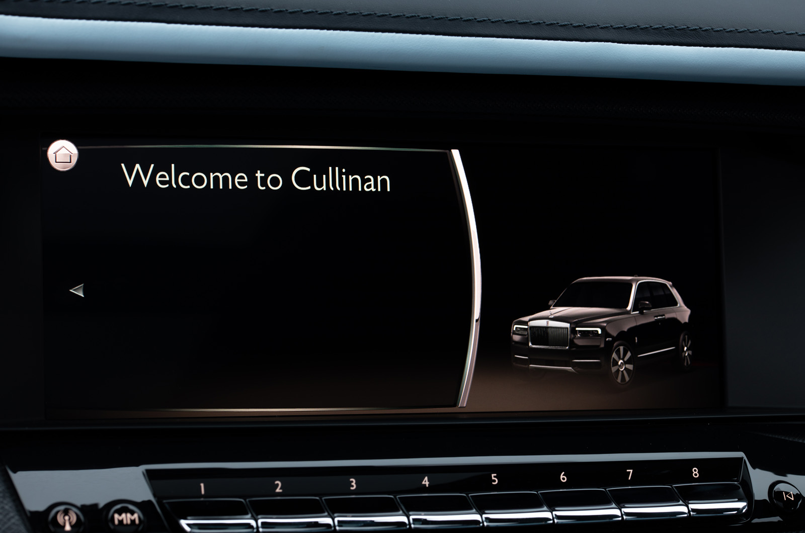 Rolls-Royce Cullinan infotainment screen