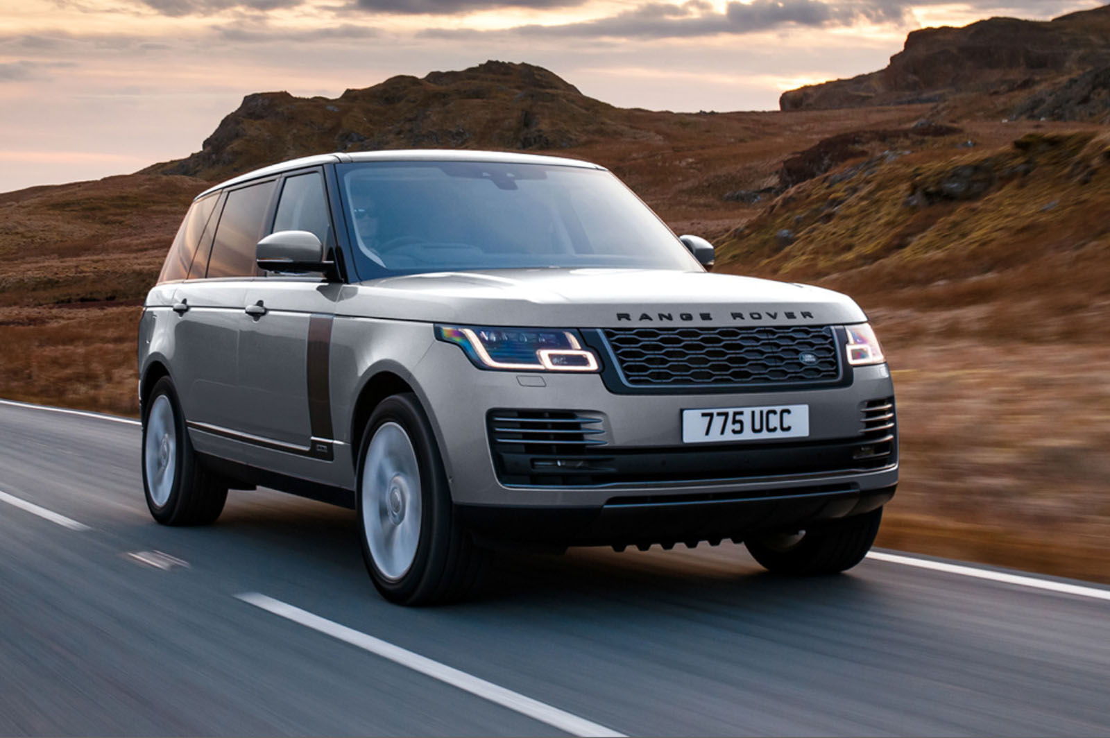 Range Rover P400 front corner driving shot
