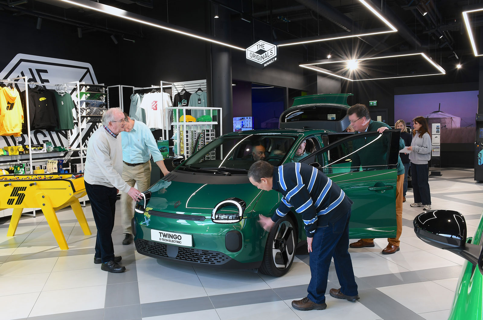 Renault Twingo readers looking at car