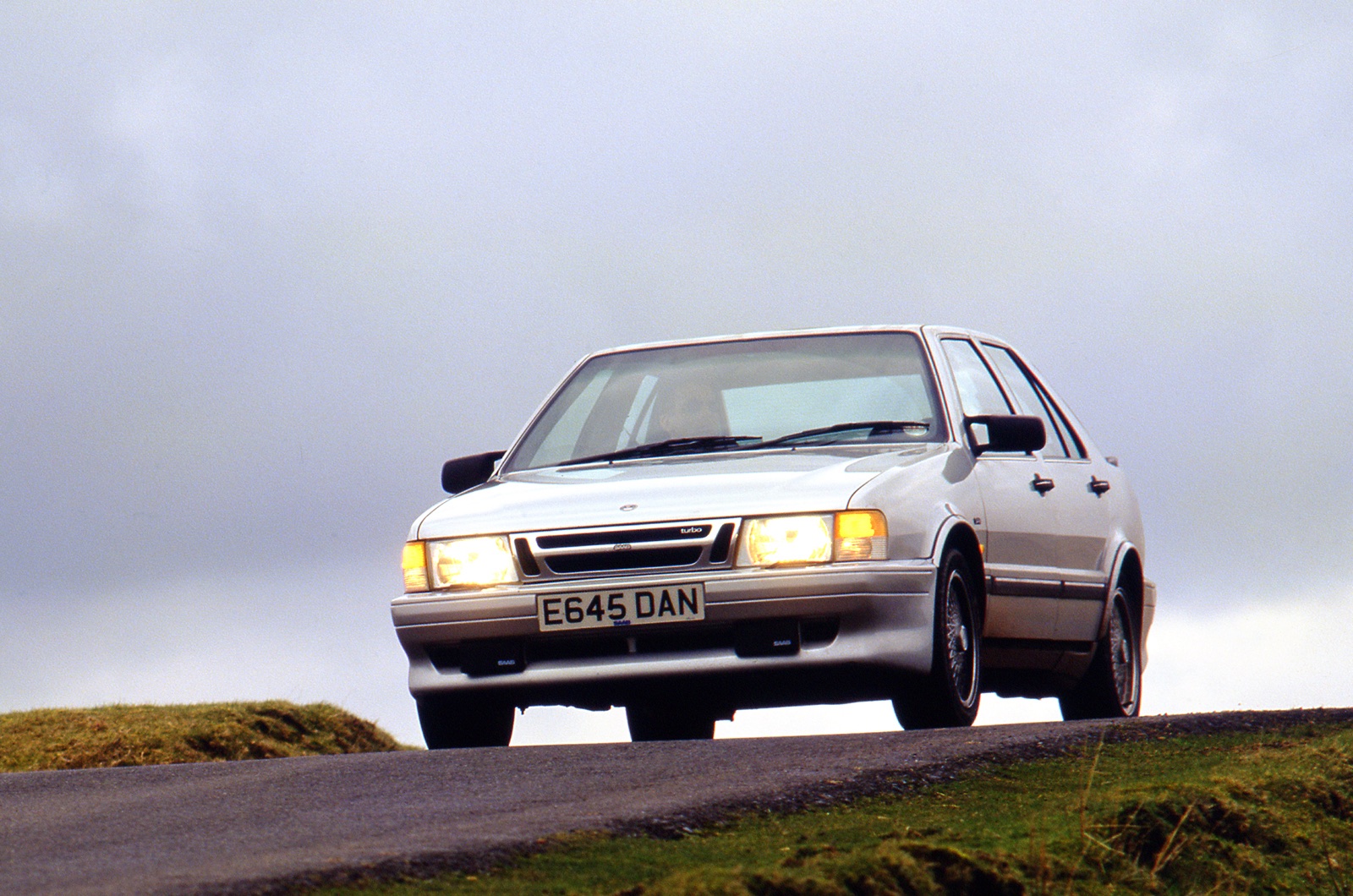 Saab 9000 front left driving 1986