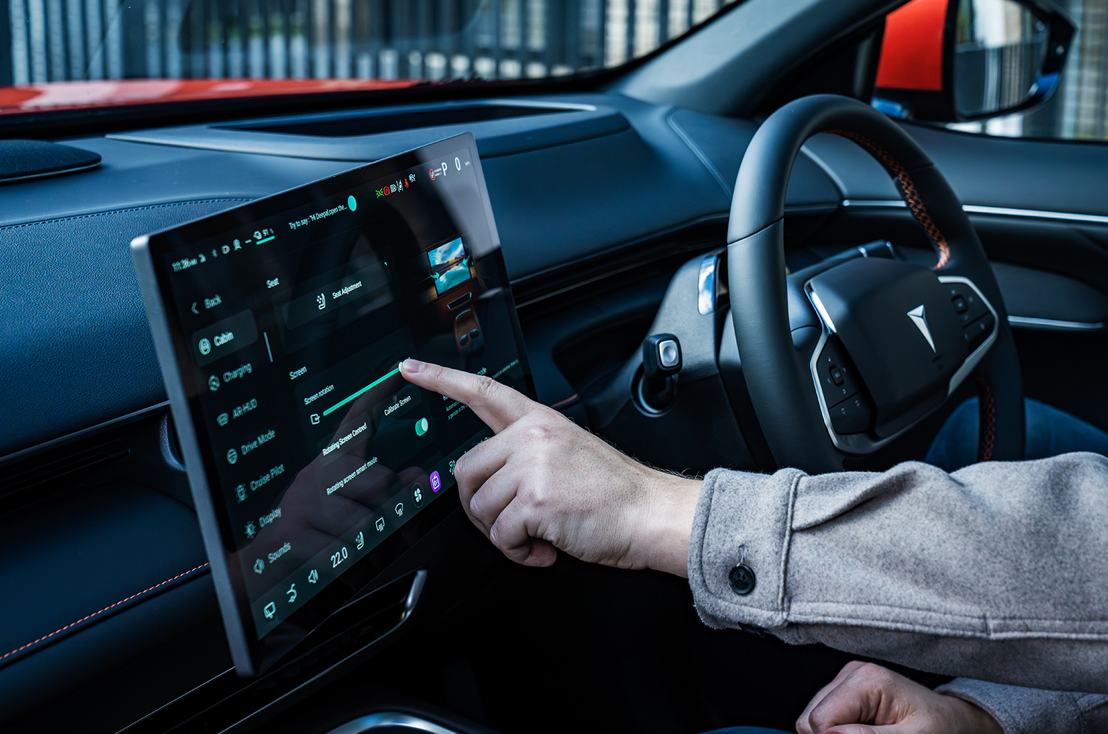 The tilting infotainment screen in the Changan Deepal S07