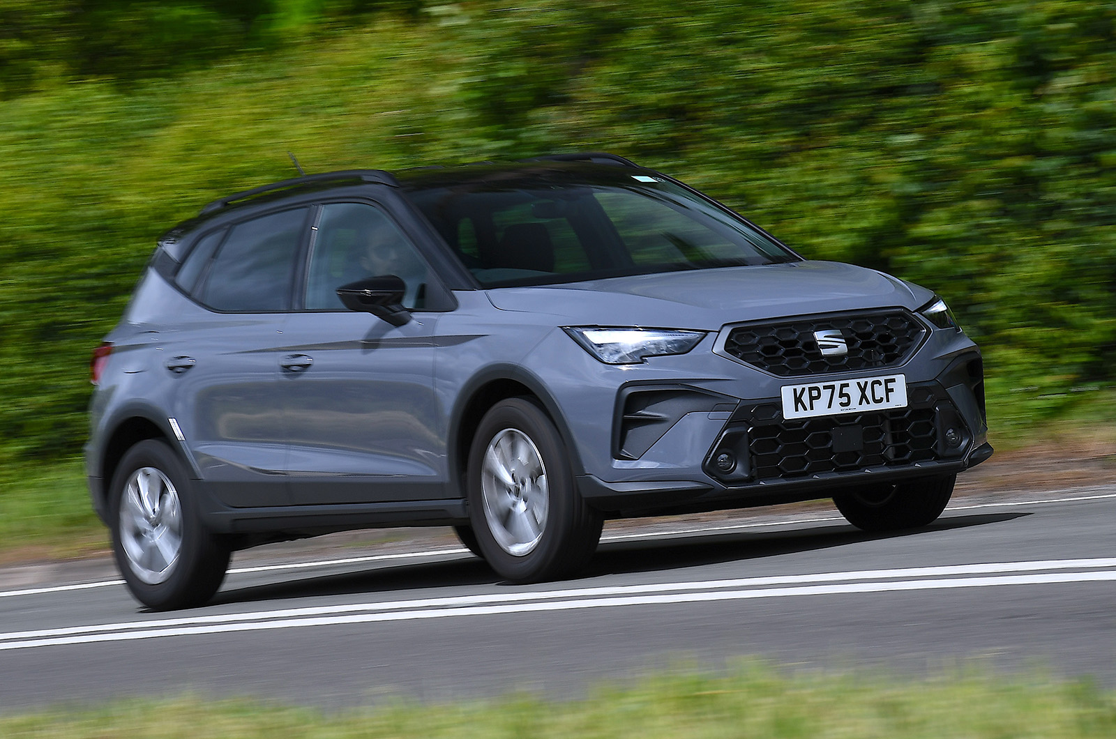 Seat Arona driving front right