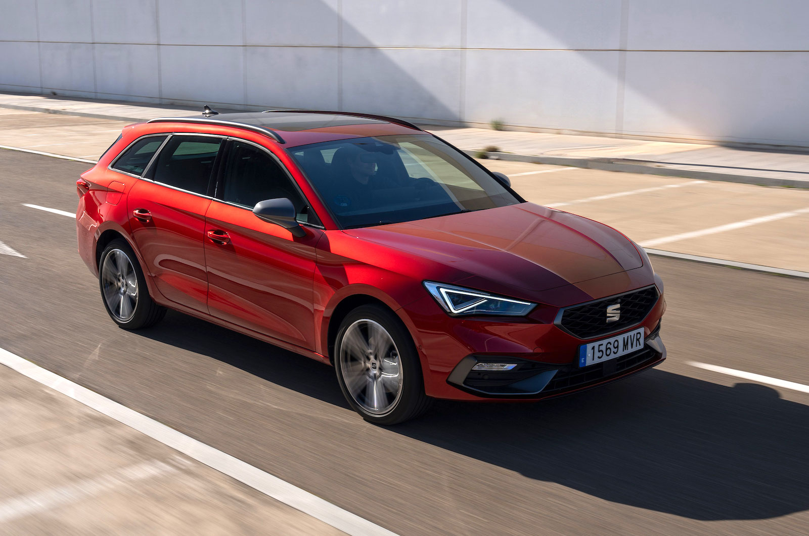 Seat Leon Estate front right driving