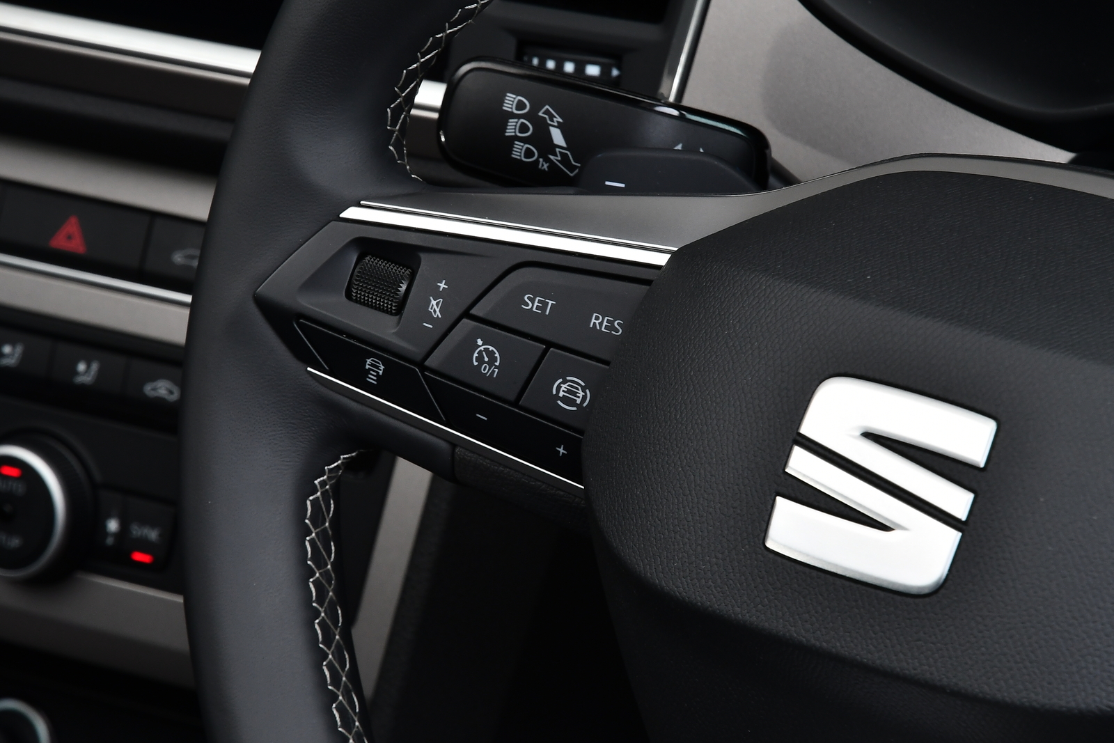 Seat Ateca 2022 interior steering wheel detail