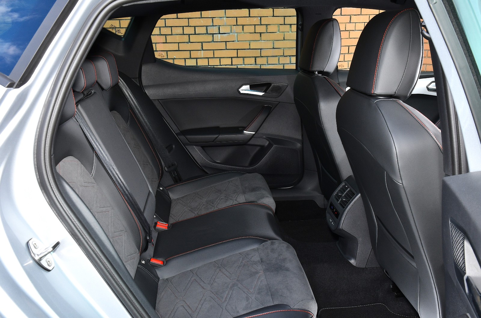 Seat Leon rear space