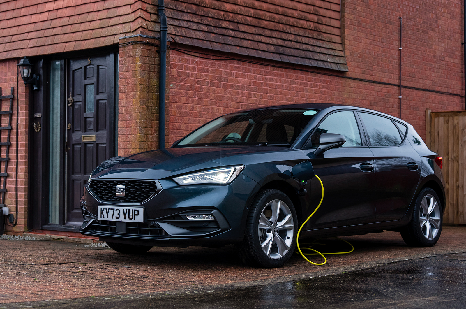 SEAT Leon e-HYBRID company car tech