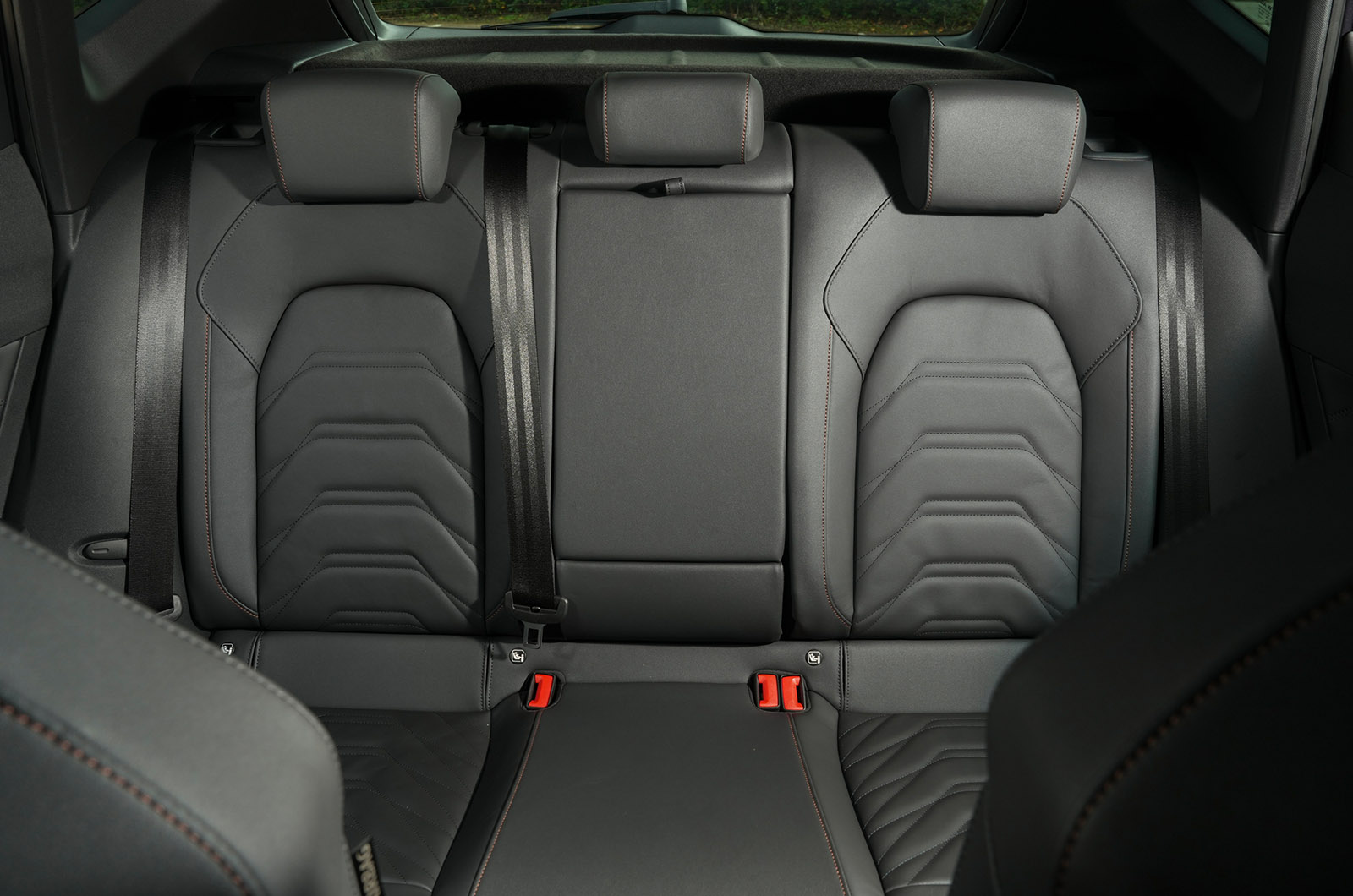 CUPRA Formentor e-HYBRID rear seats