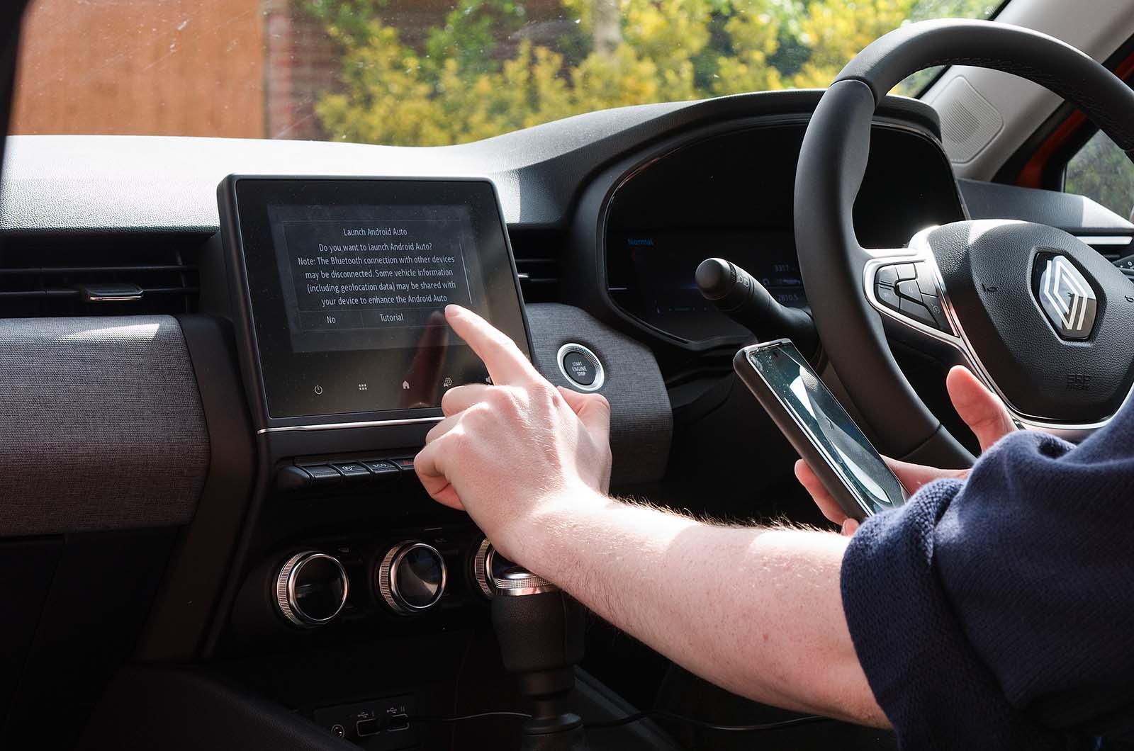 Setting up Android Auto in a Renault Clio