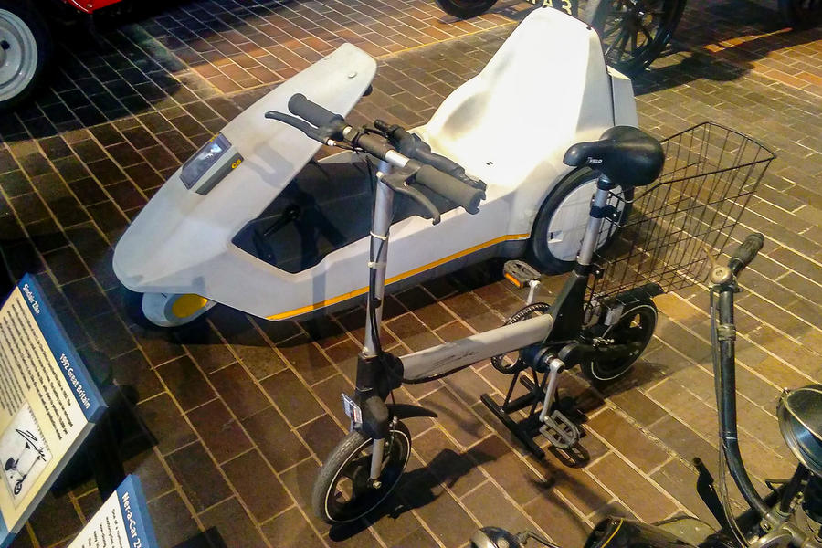 Sinclair Zike next to Sinclair C5