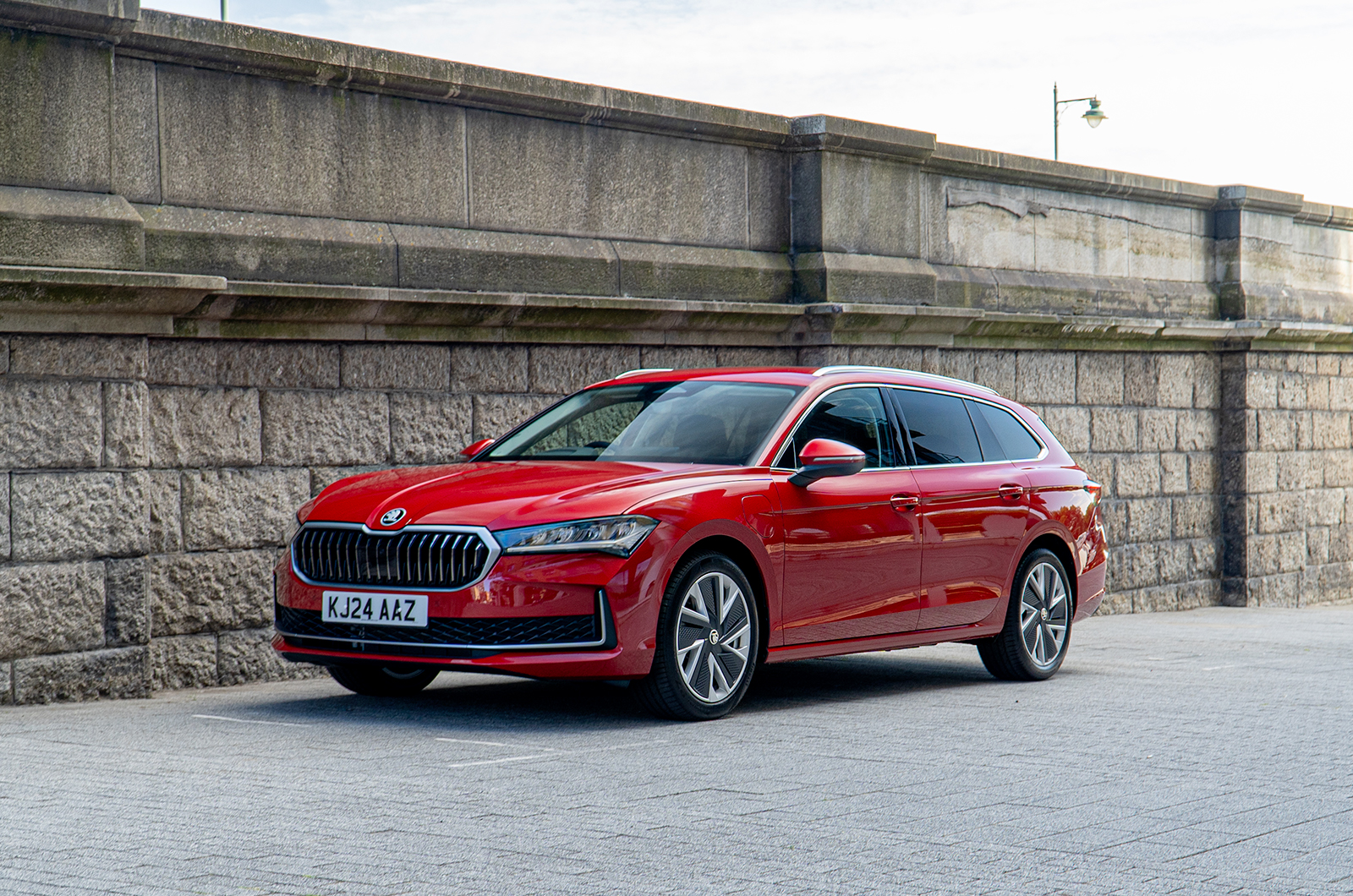 Front 3/4 static shot of a red Škoda Superb estate