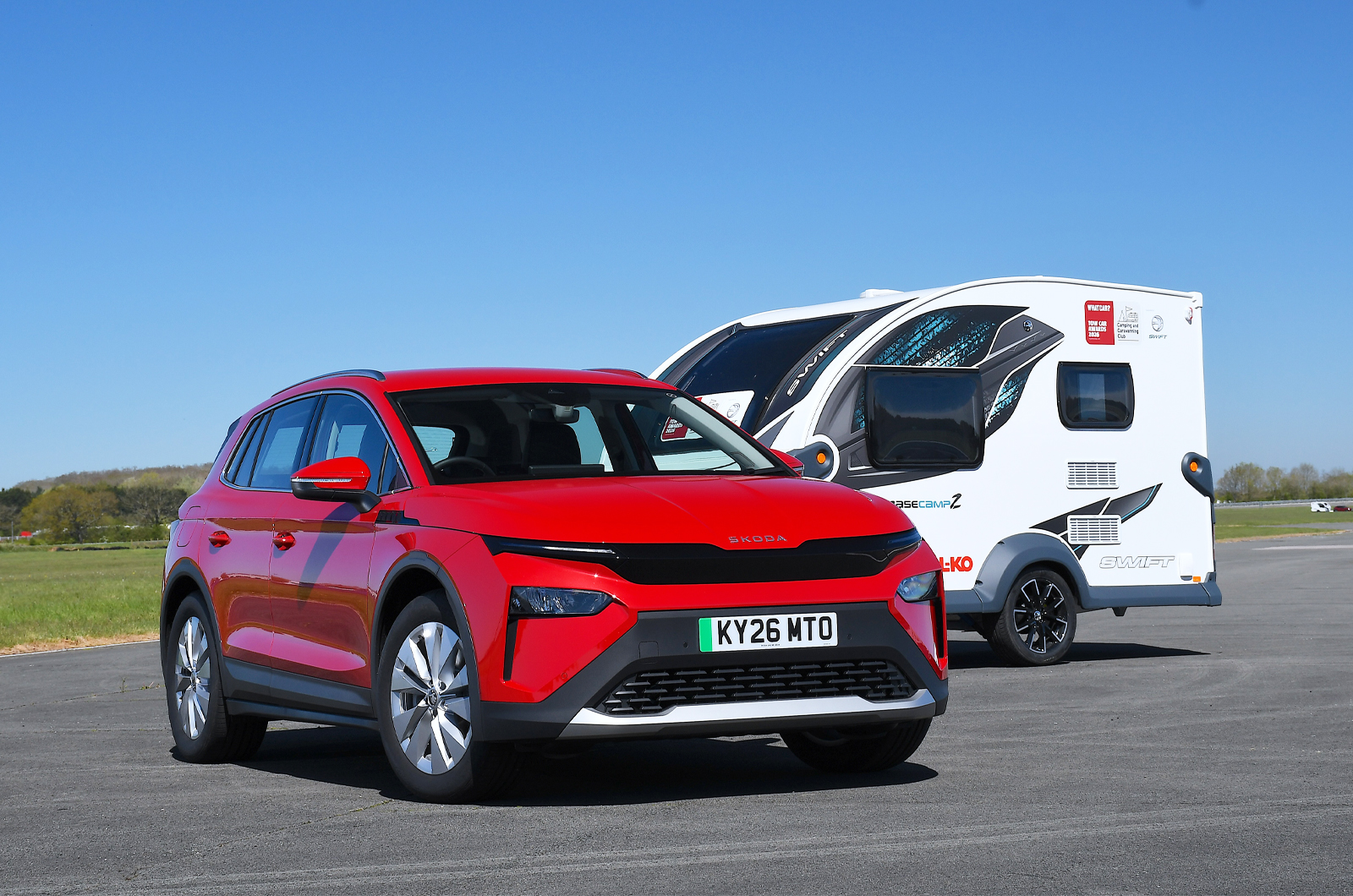 Skoda Elroq front static with caravan