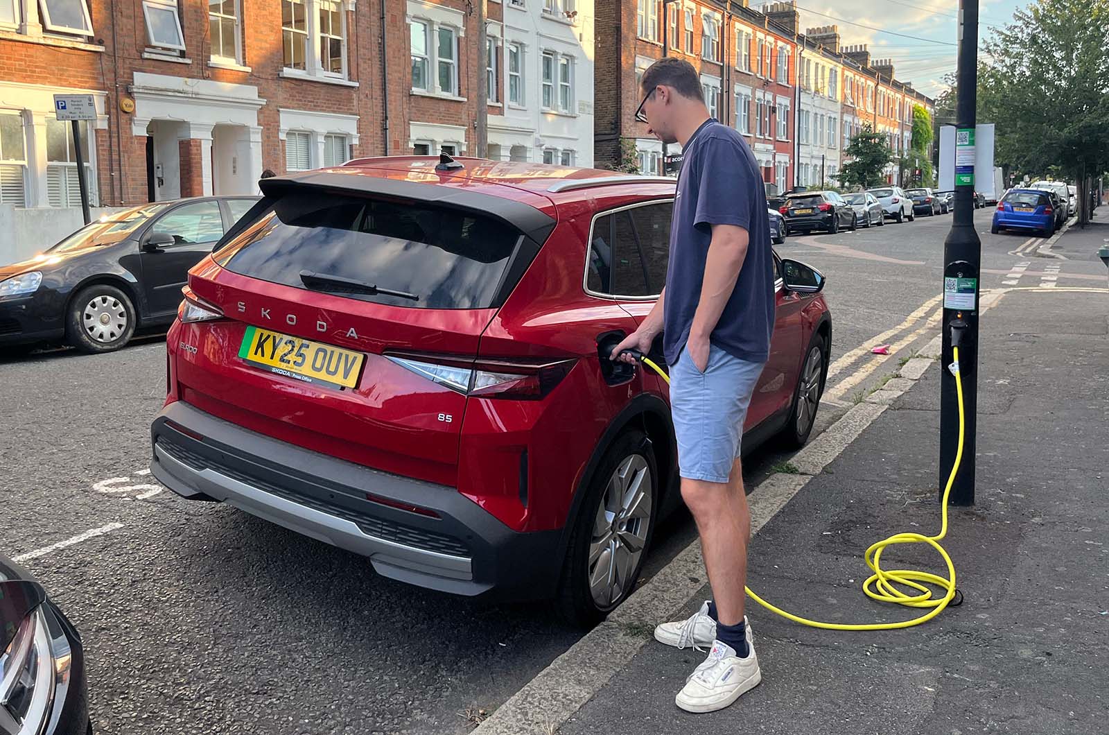 Skoda Elroq at lamp post charger