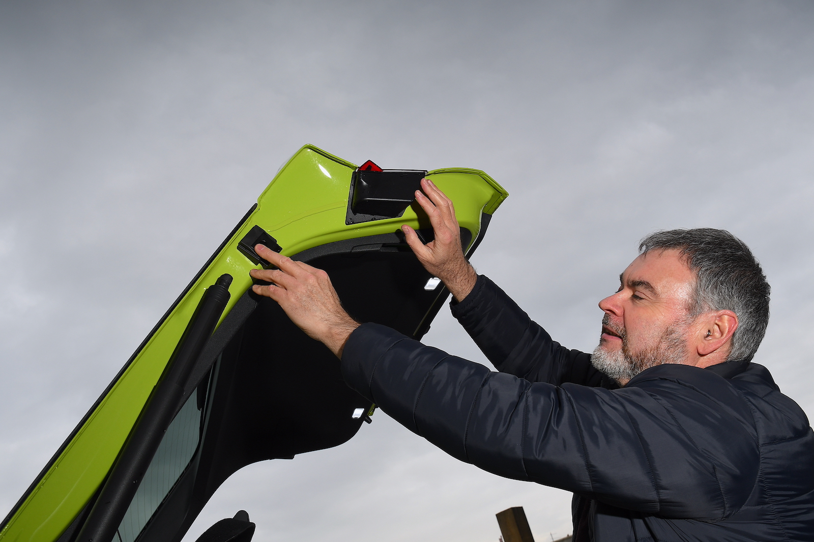Skoda Enyaq Coupe checking tailgate