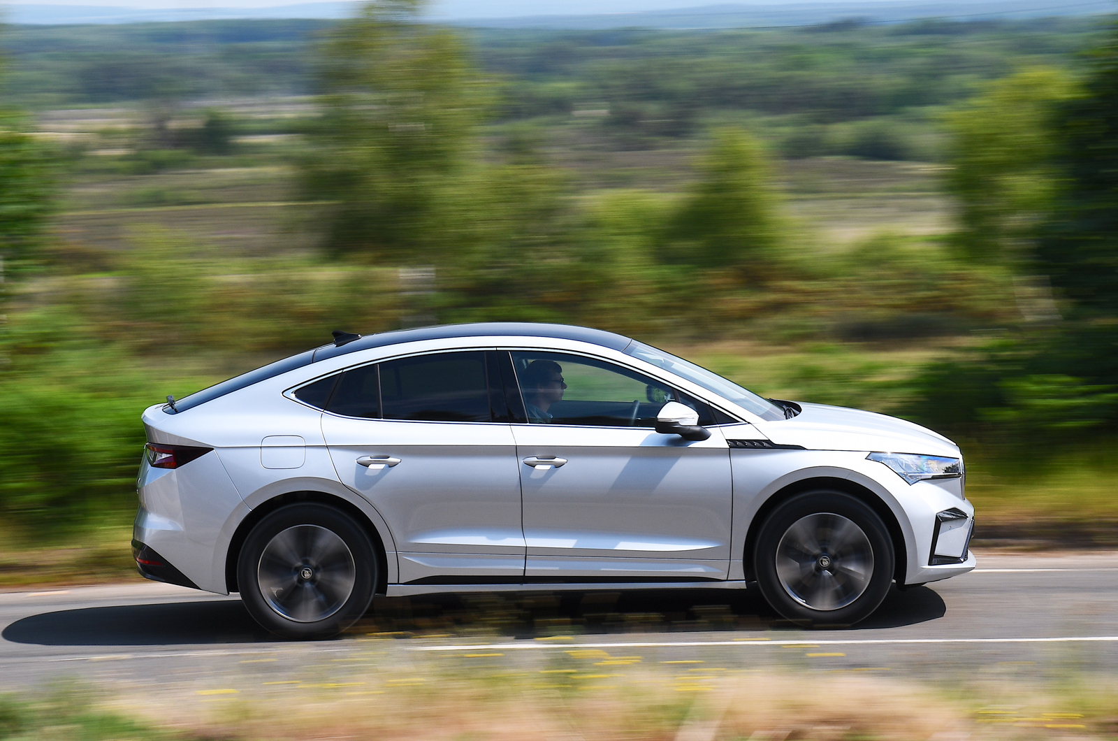 Skoda Enyaq Coupe side action