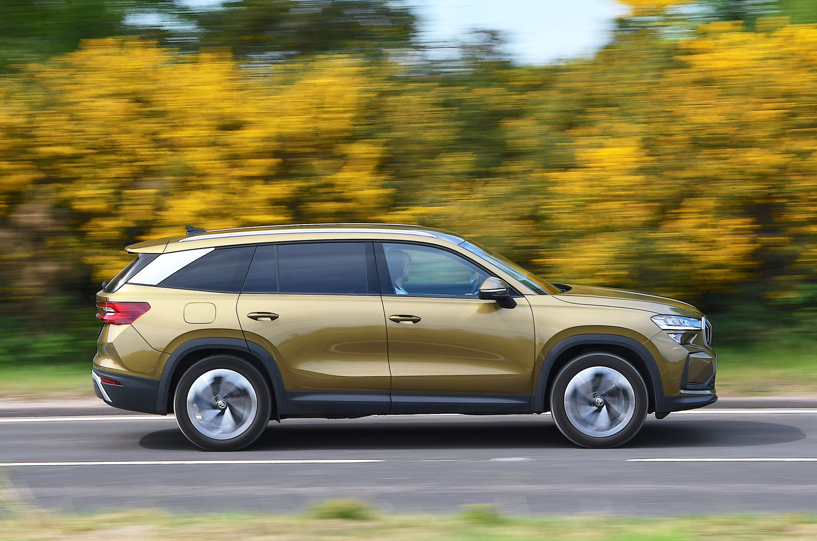 Skoda Kodiaq side driving