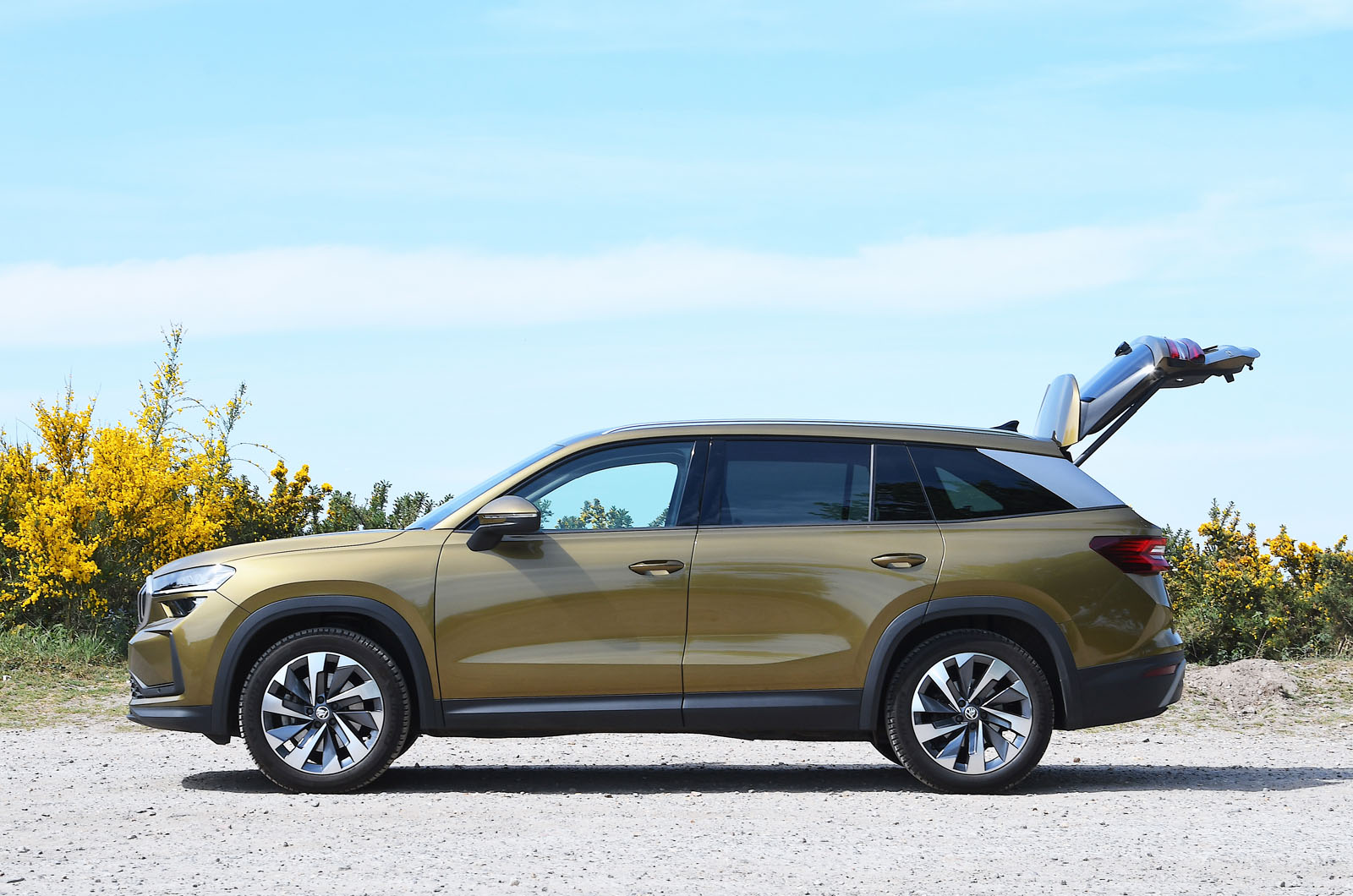 Skoda Kodiaq side with tailgate open