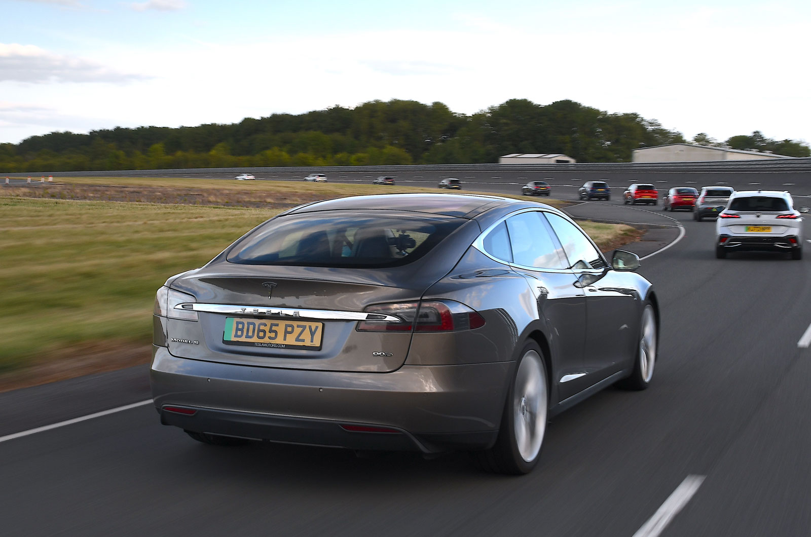 2015-Tesla-Model-S-rear