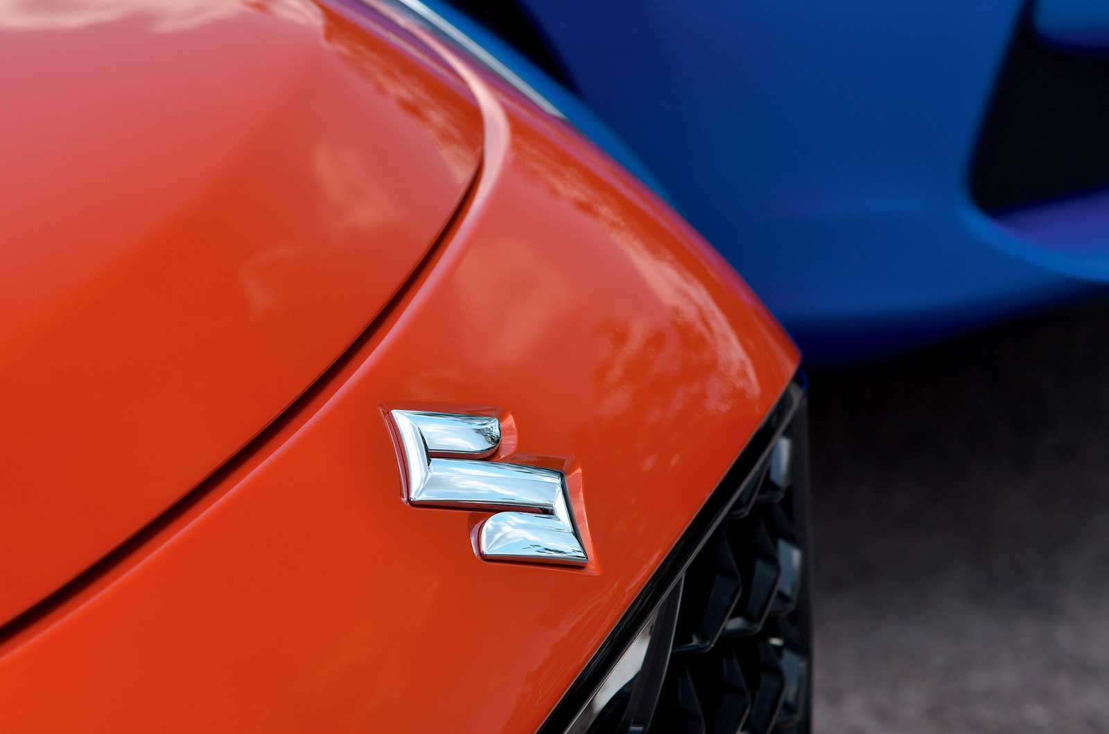 Suzuki bonnet badge