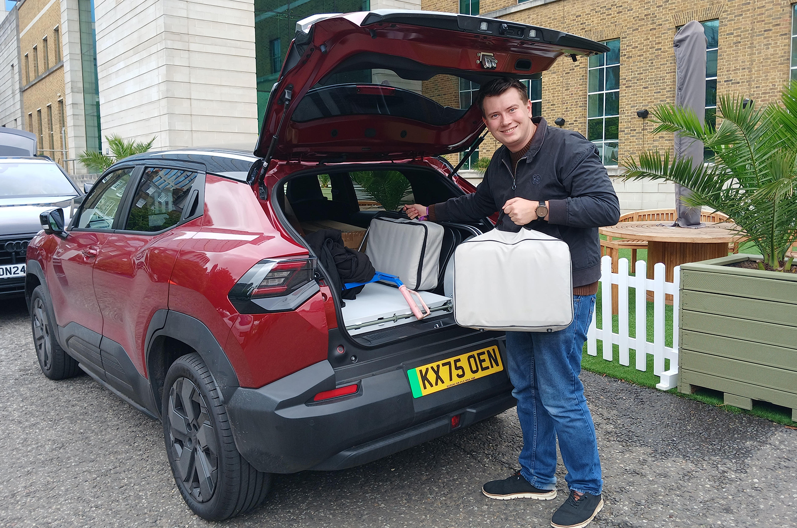 Suzuki e Vitara LT loading boot