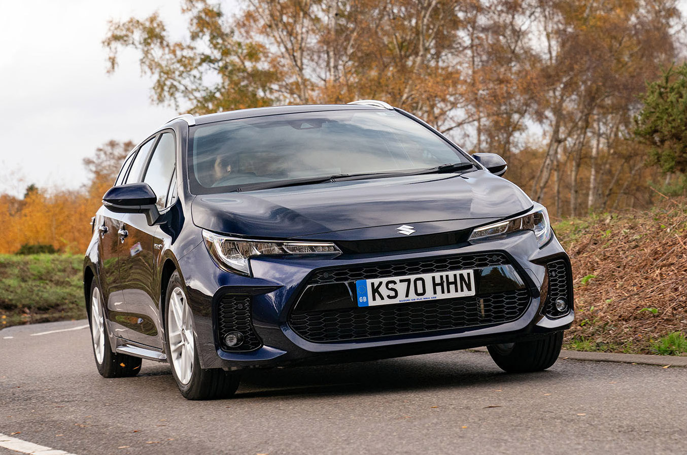 Used Suzuki Swace 2020-present front cornering